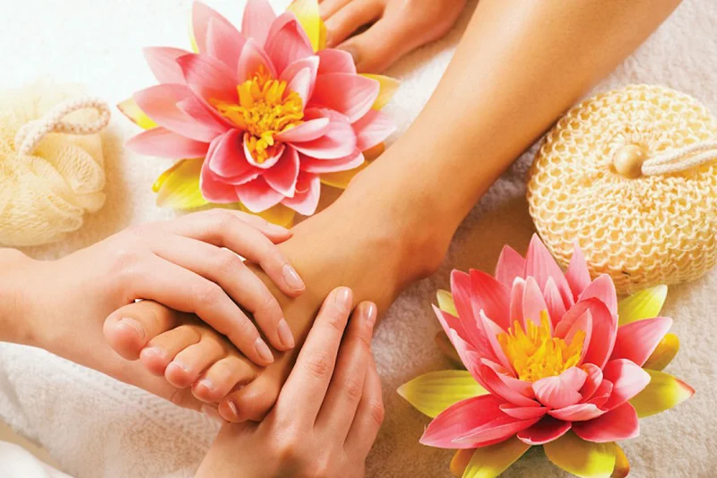 Guest relaxing during a back treatment at the salon
